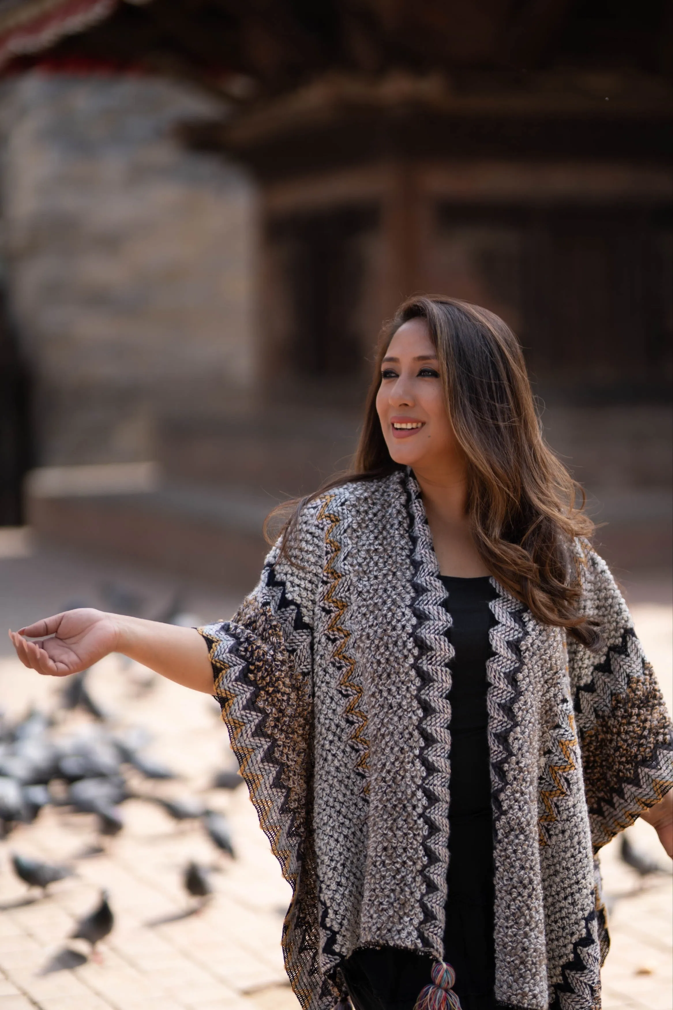 Fringed knit kimono (Grey)