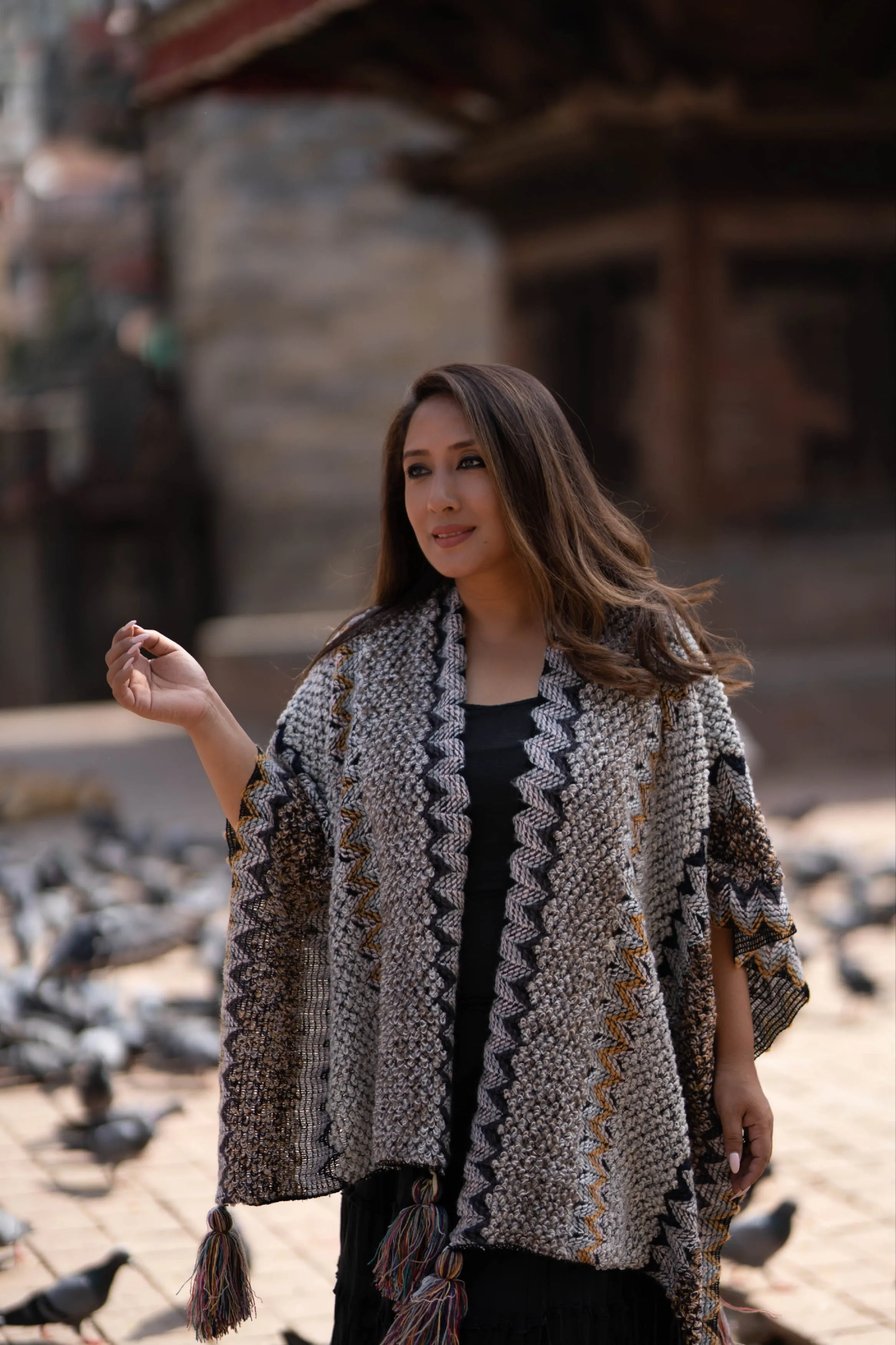 Fringed knit kimono (Grey)
