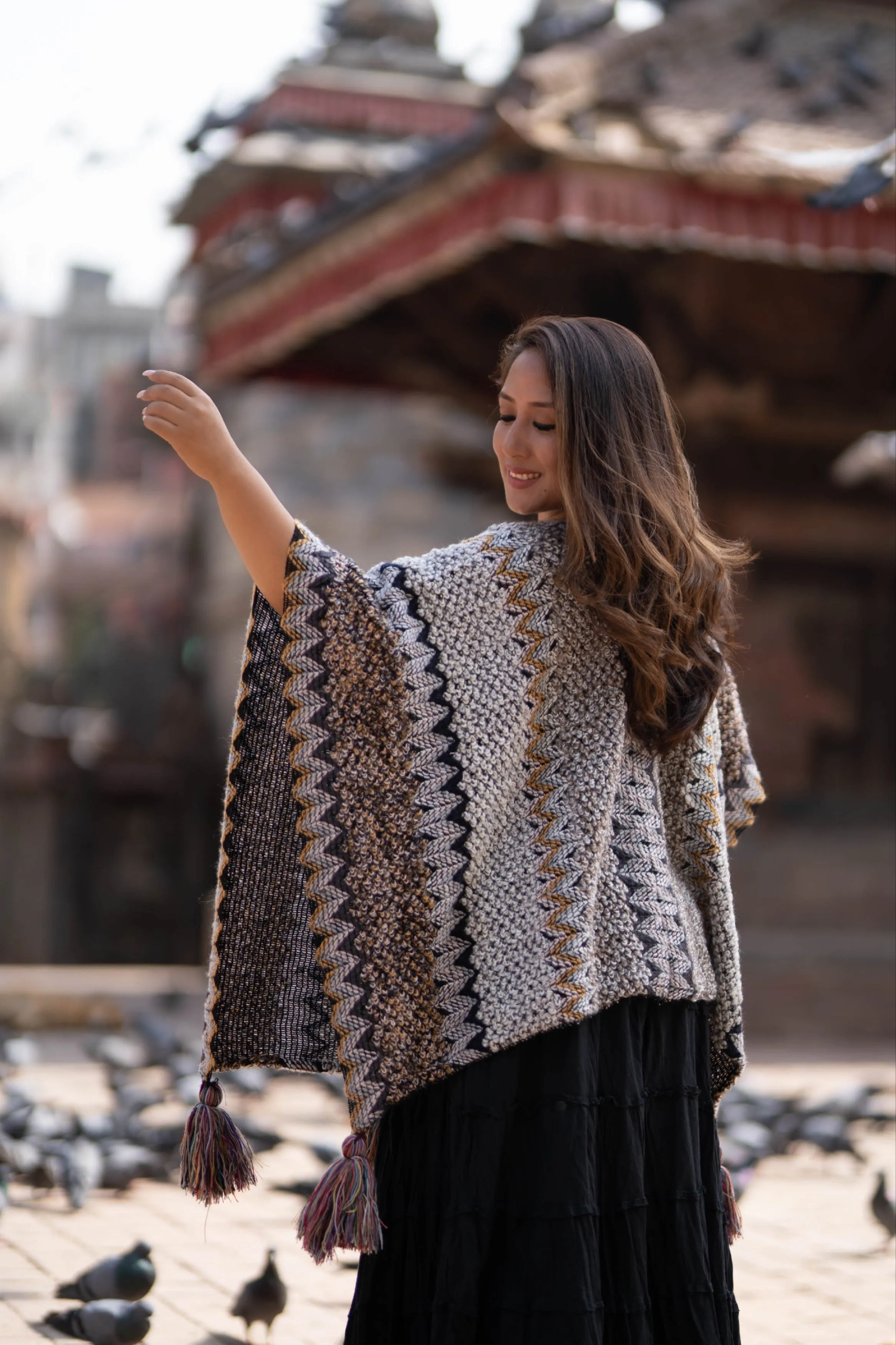 Fringed knit kimono (Grey)